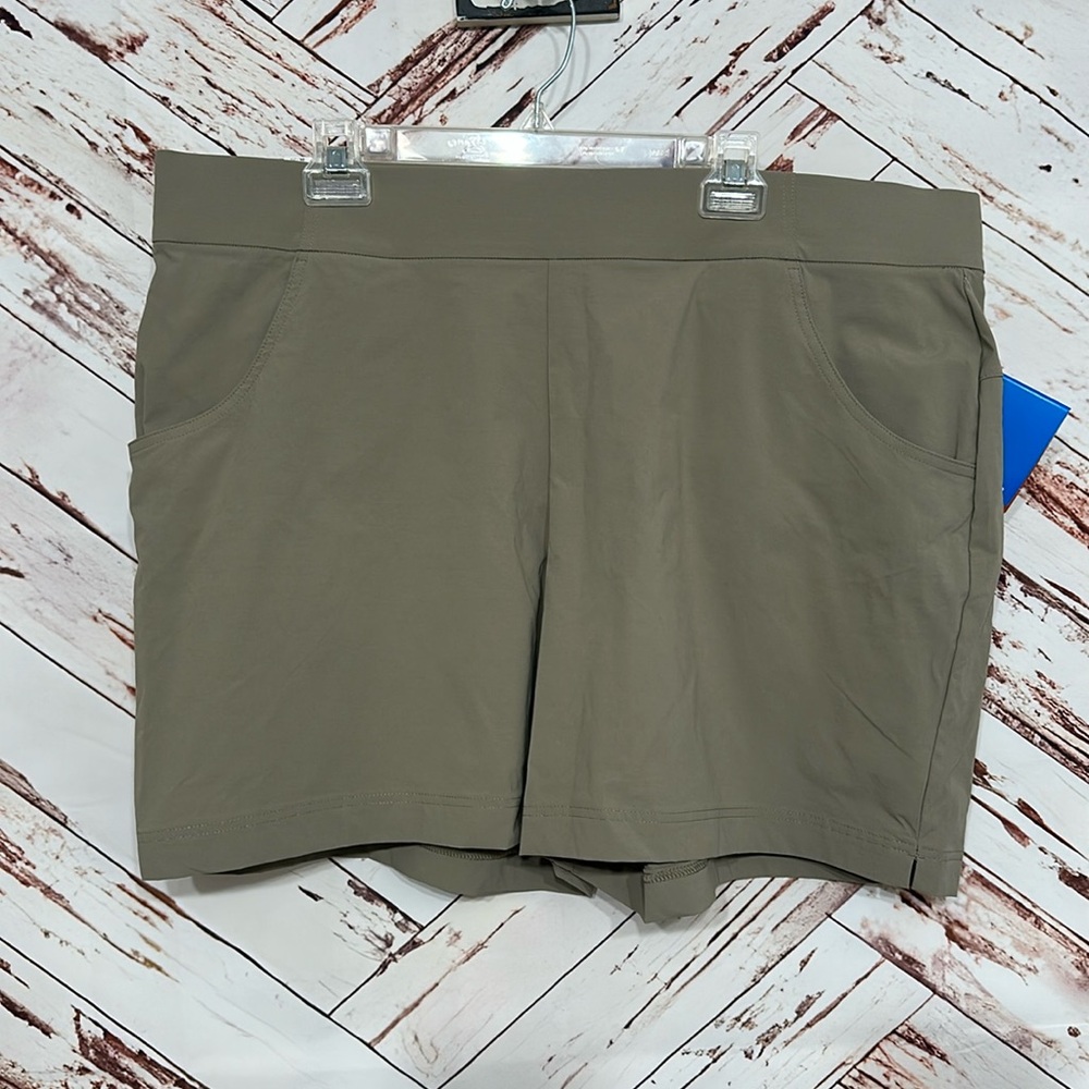 NWT Columbia Omni shade shorts